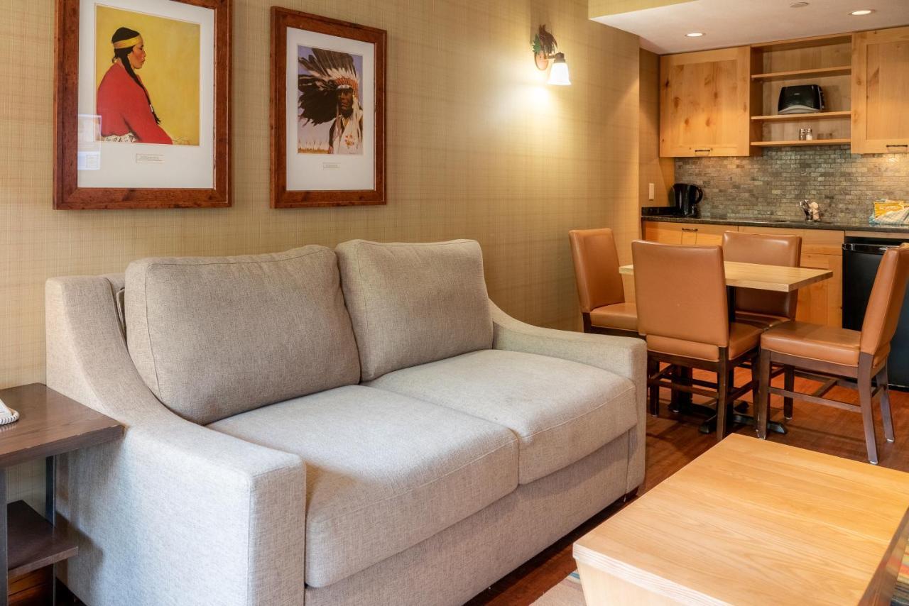Fox Hotel And Suites Банф Экстерьер фото